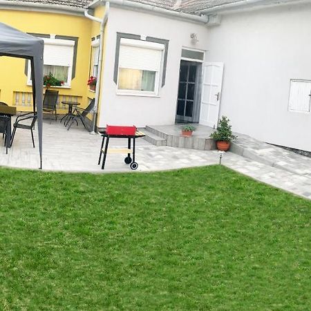 Viktor Apartmanház Zamárdi Exteriör bild