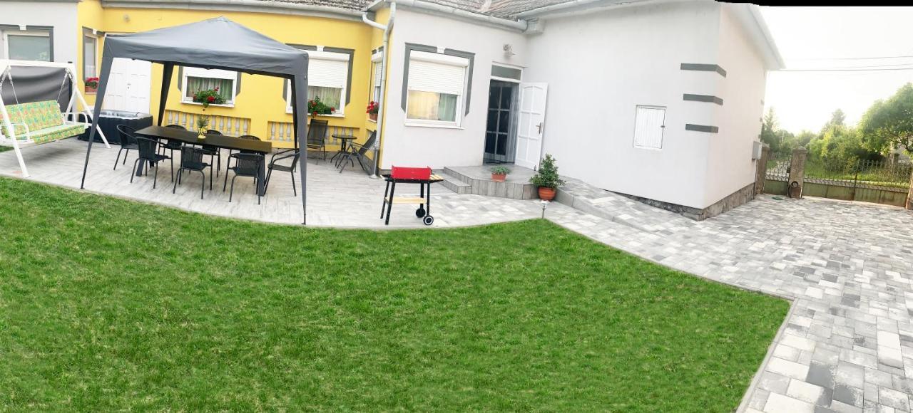 Viktor Apartmanház Zamárdi Exteriör bild