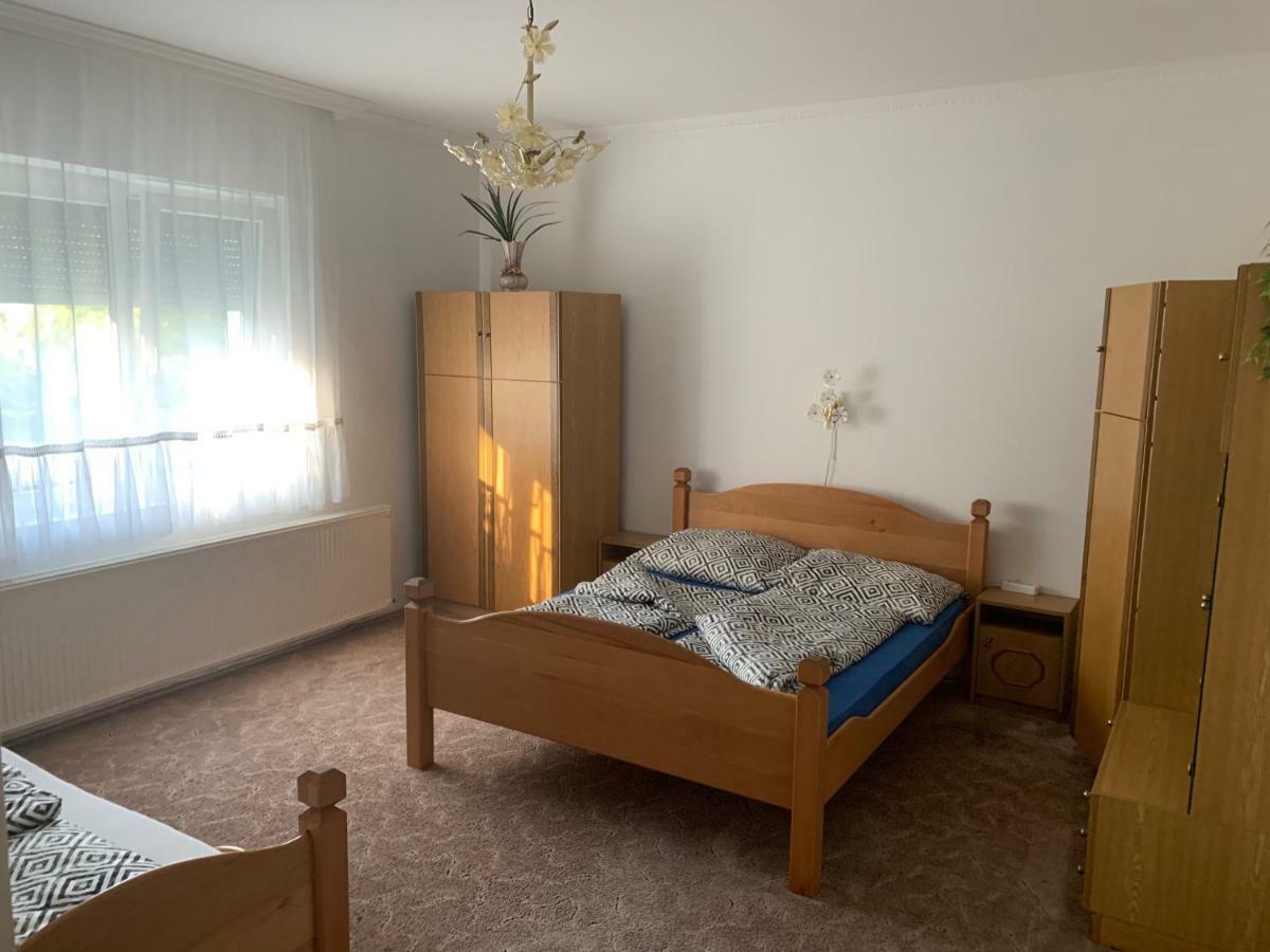 Viktor Apartmanház Zamárdi Exteriör bild
